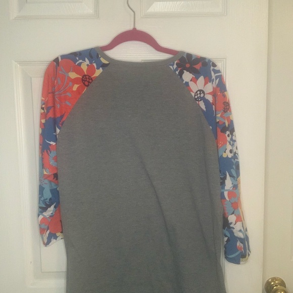 LulaRoe Randy Top Gray Floral Sleeves Sz 2X - Picture 2 of 4
